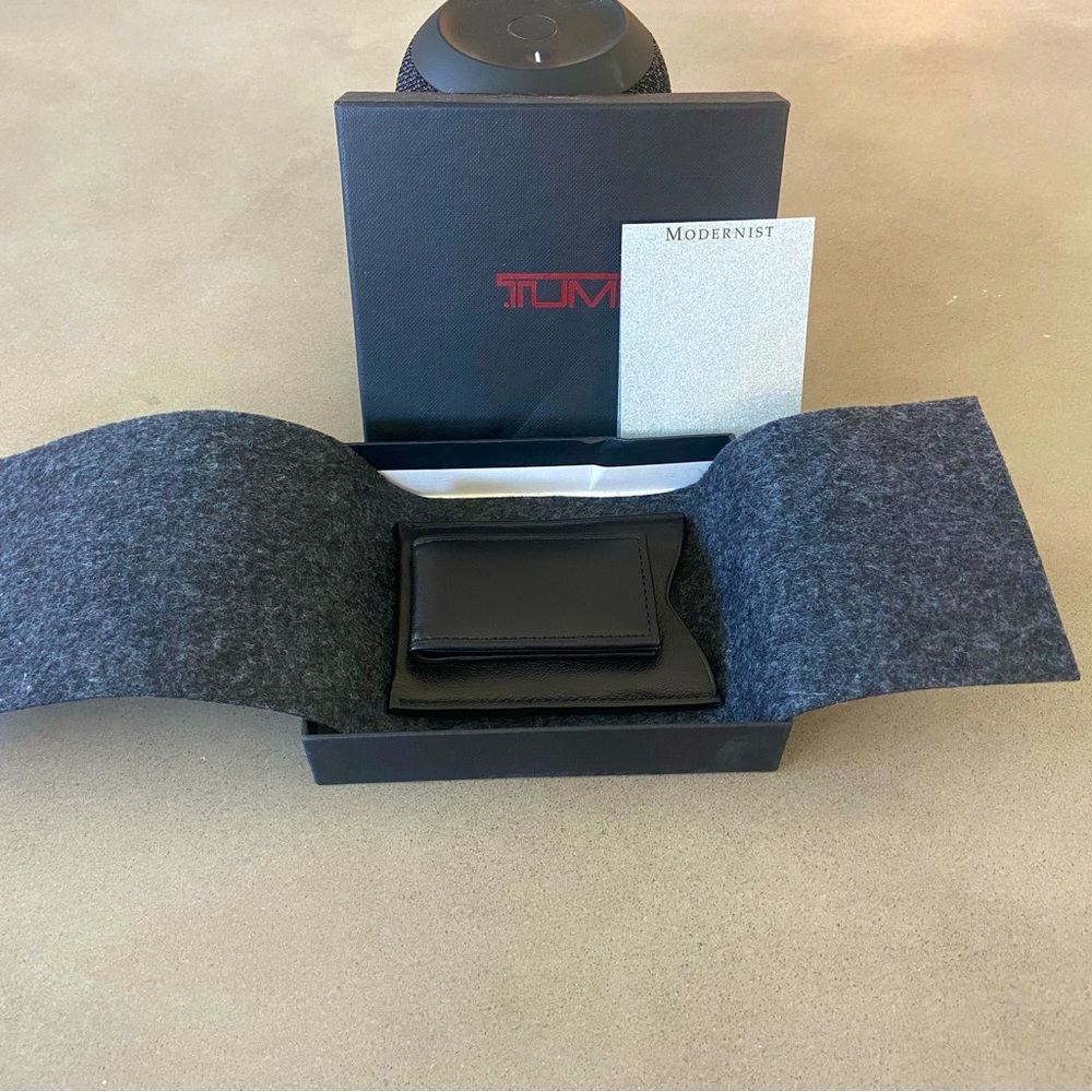 Tumi Modernist black leather money clip and card holder
